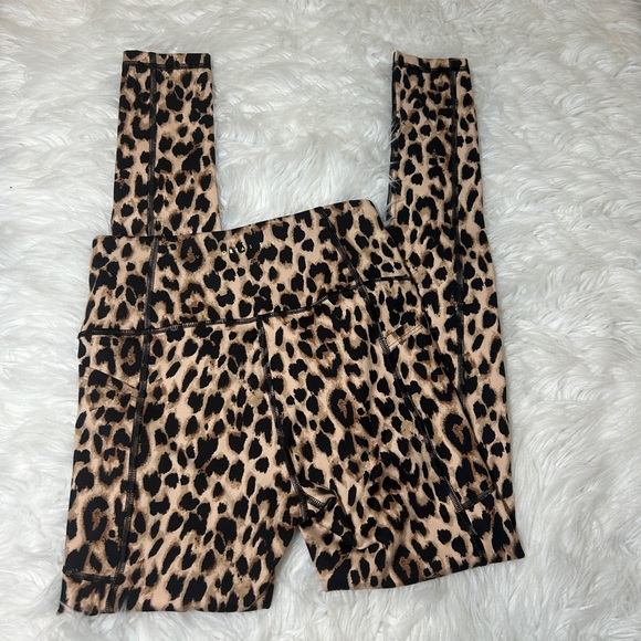 Victoria Secret Leopard Print Leggings Polyester Stretch Women's Size 4 Active - Picture 7 of 11